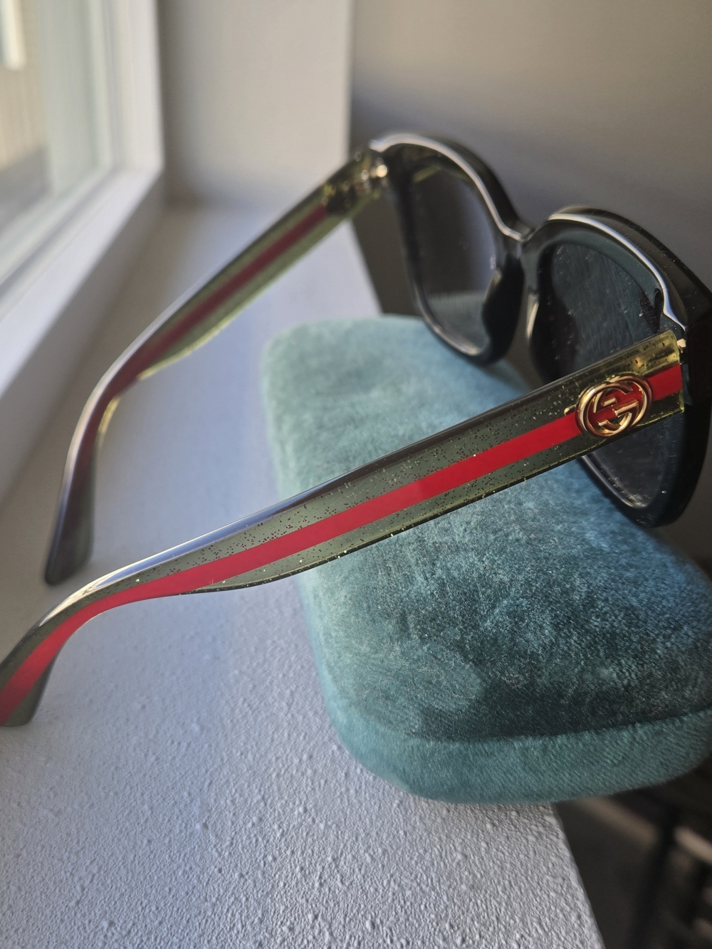 Gucci Black Oversized Square Sunglasses with Dark Lenses - Picture 2 of 3